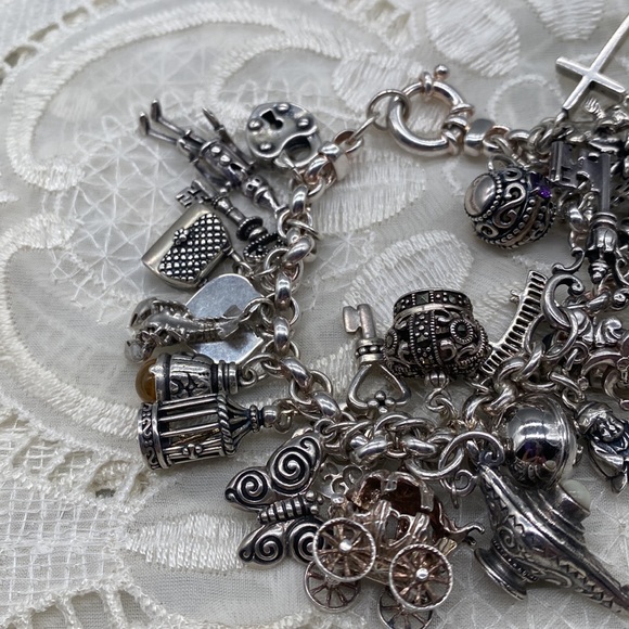 Vintage sterling silver, chunky and heavy charm bracelet 8 inches in length π - Picture 5 of 10
